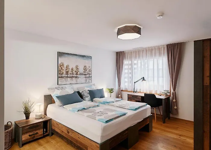 Apartment Montanas - Luxuswohnung Mit Kamin - Nahe Caumasee&talstation *