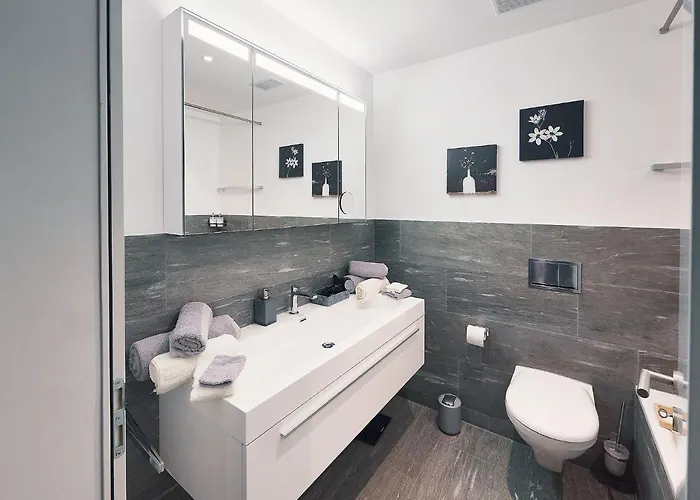 Apartment Montanas - Luxuswohnung Mit Kamin - Nahe Caumasee&talstation *